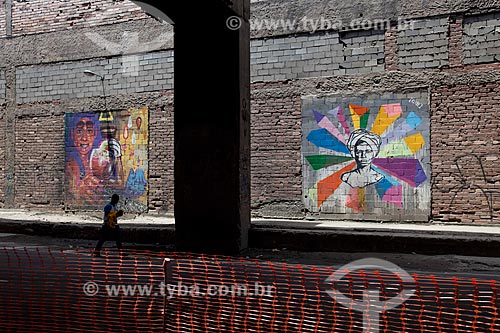  Assunto: Grafite em parede na Avenida Rodrigues Alves / Local: Rio de Janeiro (RJ) - Brasil / Data: 02/2013 