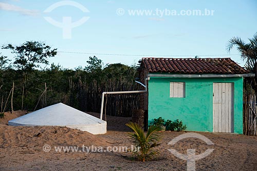  Casa na aldeia ou comunidade Batinga com cisterna na Terra Índígena Kapinawá no Parque Nacional do Catimbau - Imagem licenciada -  ACRÉSCIMO DE 100% SOBRE O VALOR DE TABELA  - Buíque - Pernambuco - Brasil