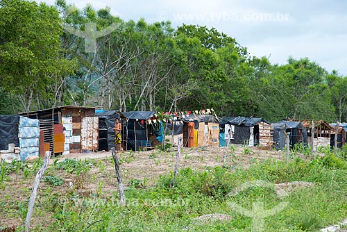  Assunto: Acampamento de sem terra na beira da BR-232 no Povoado de Ipanema / Local: Arcoverde - Pernambuco (PE) - Brasil / Data: 06/2013 