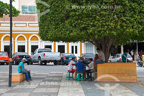  Assunto: Pessoas jogando baralho na Praça Dom José Lopes / Local: Pesqueira - Pernambuco (PE) - Brasil / Data: 06/2013 