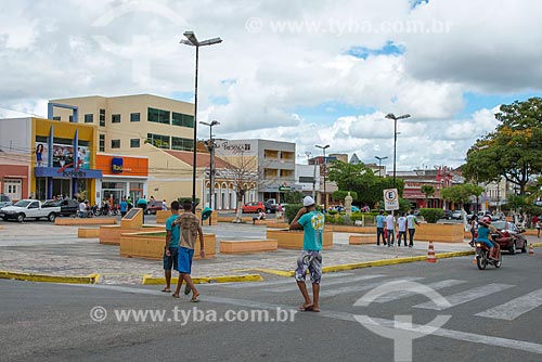  Assunto: Praça Dom José Lopes e comércio no centro da cidade / Local: Pesqueira - Pernambuco (PE) - Brasil / Data: 06/2013 