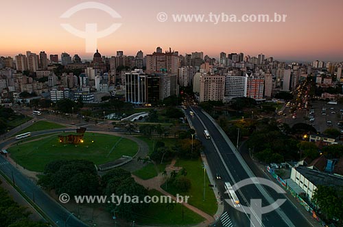  Assunto: Vista aérea do Monumento aos Açorianos (1974) e da Avenida Borges de Medeiros / Local: Porto Alegre - Rio Grande do Sul (RS) - Brasil / Data: 07/2013 