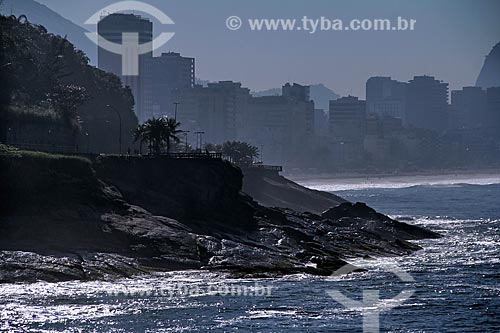  Assunto: Mirante na Avenida Niemeyer com a Praia do Leblon ao fundo / Local: Vidigal - Rio de Janeiro (RJ) - Brasil / Data: 08/2013 