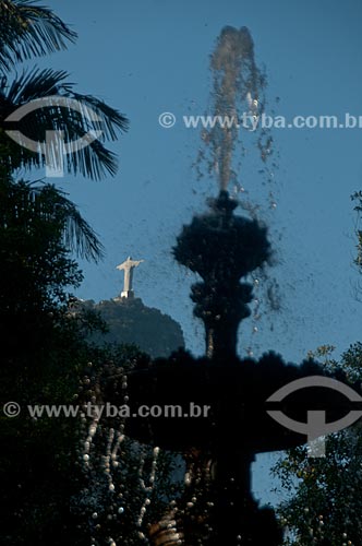  Assunto: Detalhe do Chafariz das Musas no Jardim Botânico do Rio de Janeiro com o Cristo Redento ao fundo / Local: Jardim Botânico - Rio de Janeiro (RJ) - Brasil / Data: 07/2011 