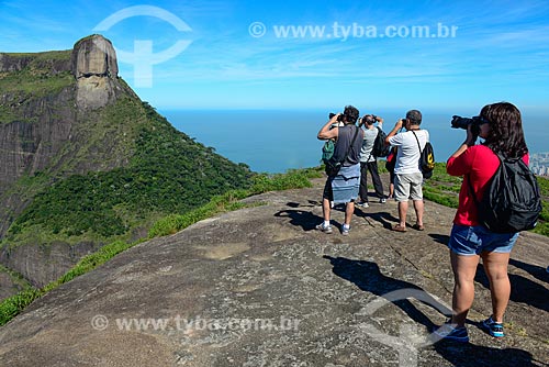  Assunto: Pessoas fotografando a Pedra da Gávea / Local: Barra da Tijuca - Rio de Janeiro (RJ) - Brasil / Data: 07/2013 