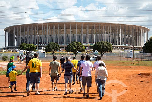  Assunto: Torcedores chegando para o jogo entre Brasil x Japão - pela abertura da Copa das Confederações - no Estádio Nacional de Brasília Mané Garrincha (1974) / Local: Brasília - Distrito Federal (DF) - Brasil / Data: 06/2013 