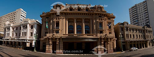  Edifício Meira Júnior - onde funciona o Choperia Pinguim à esquerda - Teatro Pedro II (1930) no centro - e o antigo prédio do Palace Hotel, atual Centro Cultural Palace à direita   - Ribeirão Preto - São Paulo - Brasil