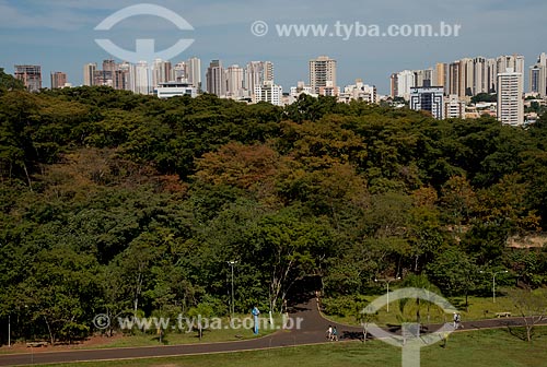  Assunto: Parque Municipal Prefeito Luiz Roberto Jábali - também conhecido como Parque Curupira - com prédios ao fundo / Local: Ribeirão Preto - São Paulo (SP) - Brasil / Data: 05/2013 