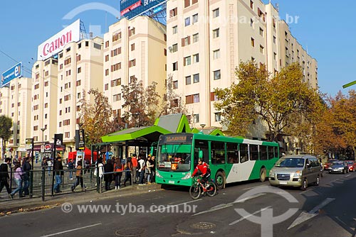  Assunto: Ponto de ônibus na Avenida General Bustamante / Local: Santiago - Chile - América do Sul / Data: 05/2013 