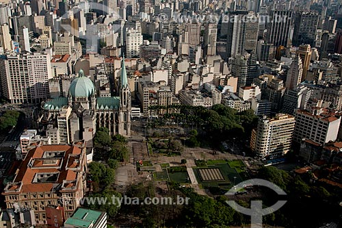  Assunto: Vista aérea da Praça da Sé com a Catedral da Sé (Catedral Metropolitana Nossa Senhora da Assunção) - 1954 - e o Tribunal de Justiça à esquerda / Local: Centro - São Paulo (SP) - Brasil / Data: 06/2013 