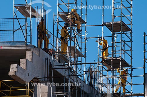  Assunto: Trabalhadores na construção da Arena do Grêmio (2012) / Local: Humaitá - Porto Alegre - Rio Grande do Sul (RS) - Brasil / Data: 03/2012 