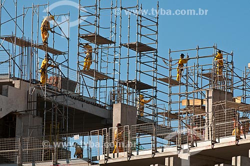  Assunto: Trabalhadores na construção da Arena do Grêmio (2012) / Local: Humaitá - Porto Alegre - Rio Grande do Sul (RS) - Brasil / Data: 03/2012 