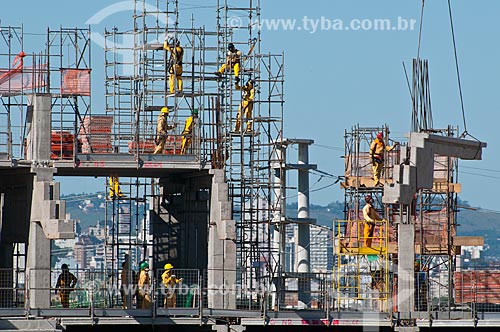  Assunto: Trabalhadores na construção da Arena do Grêmio (2012) / Local: Humaitá - Porto Alegre - Rio Grande do Sul (RS) - Brasil / Data: 03/2012 