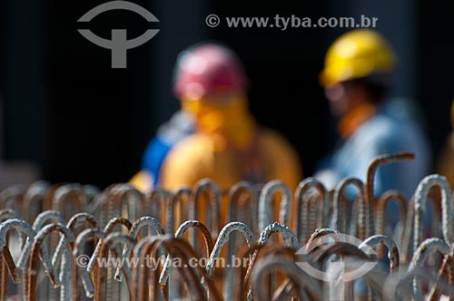  Assunto: Trabalhadores na construção da Arena do Grêmio (2012) / Local: Humaitá - Porto Alegre - Rio Grande do Sul (RS) - Brasil / Data: 03/2012 