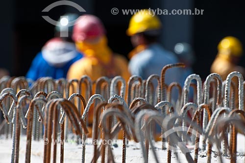  Assunto: Trabalhadores na construção da Arena do Grêmio (2012) / Local: Humaitá - Porto Alegre - Rio Grande do Sul (RS) - Brasil / Data: 03/2012 