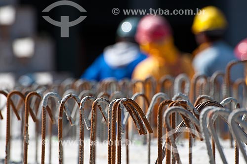  Assunto: Trabalhadores na construção da Arena do Grêmio (2012) / Local: Humaitá - Porto Alegre - Rio Grande do Sul (RS) - Brasil / Data: 03/2012 