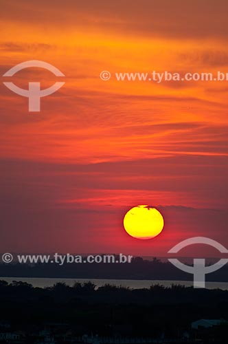  Assunto: Pôr do sol no Lago Guaíba / Local: Porto Alegre - Rio Grande do Sul (RS) - Brasil / Data: 09/2013 