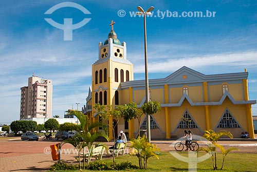  Assunto: Fachada da Paróquia Nossa Senhora Aparecida (1992) / Local: Luis Eduardo Magalhães - Bahia (BA) - Brasil / Data: 07/2013 