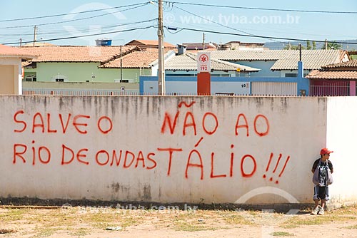  Assunto: Pixação contra a exploração do Tálio - metal raro encontrado na região / Local: Barreiras - Bahia (BA) - Brasil / Data: 07/2013 