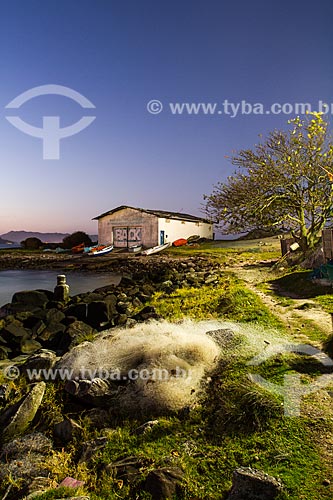  Assunto: Barcos em frente a casa de barcos na Praia da Armação do Pântano do Sul / Local: Florianópolis - Santa Catarina (SC) - Brasil / Data: 08/2013 