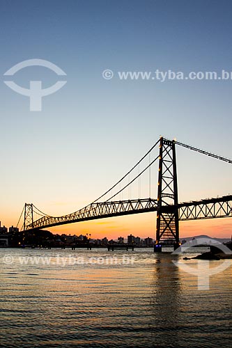  Assunto: Pôr do sol na Ponte Hercílio Luz / Local: Florianópolis - Santa Catarina (SC) - Brasil / Data: 08/2013 