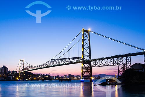  Assunto: Anoitecer na Ponte Hercílio Luz / Local: Florianópolis - Santa Catarina (SC) - Brasil / Data: 08/2013 