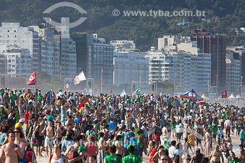  Assunto: Peregrinos na Praia de Copacabana durante a Jornada Mundial da Juventude (JMJ) / Local: Copacabana - Rio de Janeiro (RJ) - Brasil / Data: 07/2013 