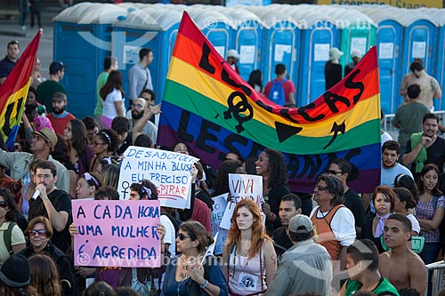  Assunto: Mulher com cartaz na Marcha das Vadias durante a Jornada Mundial da Juventude (JMJ) / Local: Copacabana - Rio de Janeiro (RJ) - Brasil / Data: 07/2013 