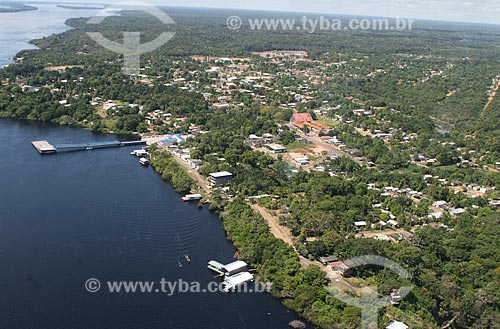  Assunto: Vista aérea da cidade de  Novo Airão, banhada pelo Rio Negro / Local: Novo Airão - Amazonas (AM) - Brasil / Data: 05/2011 