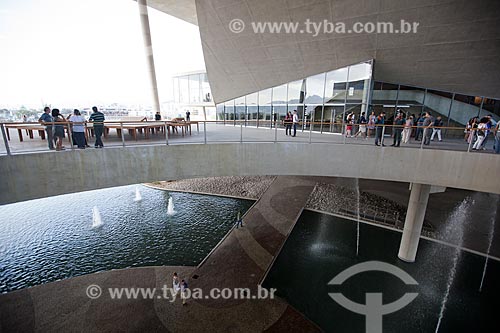 Assunto: Lago artificial no hall de entrada da Cidade das Artes - antiga Cidade da Música / Local: Barra da Tijuca - Rio de Janeiro (RJ) - Brasil / Data: 09/2013 
