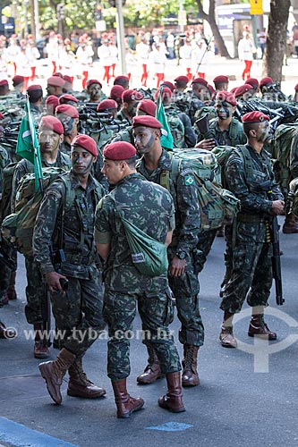  Assunto: Soldados da Brigada de Infantaria Paraquedista - Força de Ação Rápida Estratégica - durante o desfile em comemoração ao Sete de Setembro na Avenida Presidente Vargas / Local: Centro - Rio de Janeiro (RJ) - Brasil / Data: 09/2013 