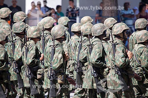  Assunto: Soldados de infantaria do exército durante o desfile em comemoração ao Sete de Setembro na Avenida Presidente Vargas / Local: Centro - Rio de Janeiro (RJ) - Brasil / Data: 09/2013 