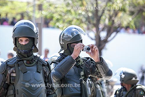  Assunto: Soldados da Tropa de Choque da Polícia do Exército durante o desfile em comemoração ao Sete de Setembro na Avenida Presidente Vargas / Local: Centro - Rio de Janeiro (RJ) - Brasil / Data: 09/2013 