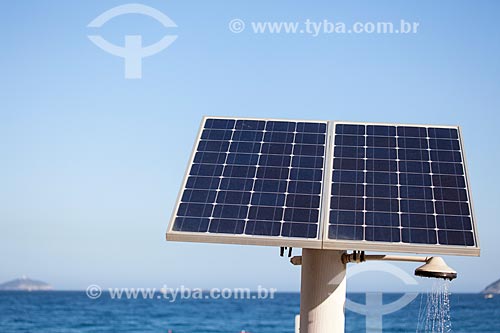  Assunto: Chuveiro movido a energia solar na Praia de Ipanema - Posto 9 / Local: Ipanema - Rio de Janeiro (RJ) - Brasil / Data: 09/2013 