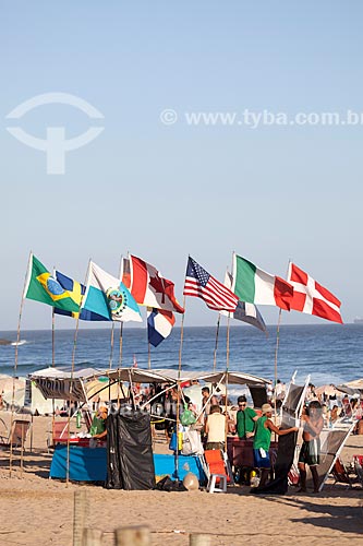  Assunto: Barraca de vendedor ambulante na Praia do Arpoador / Local: Ipanema - Rio de Janeiro (RJ) - Brasil / Data: 09/2013 