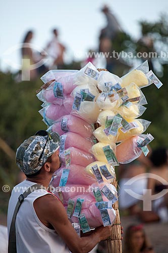  Assunto: Vendedor algodão-doce na Praia do Arpoador / Local: Ipanema - Rio de Janeiro (RJ) - Brasil / Data: 09/2013 