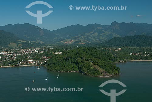  Assunto: Foto aérea de Paraty com a Serra da Bocaina ao fundo / Local: Paraty - Rio de Janeiro (RJ) - Brasil / Data: 04/2011 