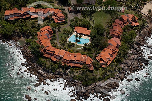  Assunto: Foto aérea de condomínio residencial na orla de Angra dos Reis / Local: Angra dos Reis - Rio de Janeiro (RJ) - Brasil / Data: 04/2011 