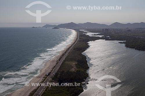  Assunto: Foto aérea da Praia da Reserva com a Lagoa de Marapendi / Local: Barra da Tijuca - Rio de Janeiro (RJ) - Brasil / Data: 04/2011 