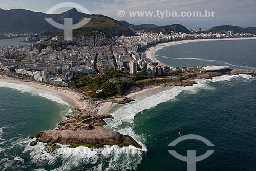  Assunto: Foto aérea da Praia do Arpoador com a Praia de Copacabana ao fundo / Local: Ipanema - Rio de Janeiro (RJ) - Brasil / Data: 04/2011 