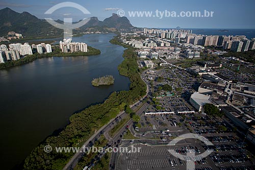  Assunto: Foto aérea da Lagoa da Tijuca próximo ao Barra Shopping / Local: Barra da Tijuca - Rio de Janeiro (RJ) - Brasil / Data: 04/2011 