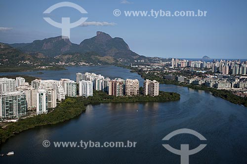  Assunto: Foto aérea da Lagoa da Tijuca com a Pedra da Gávea ao fundo / Local: Barra da Tijuca - Rio de Janeiro (RJ) - Brasil / Data: 04/2011 