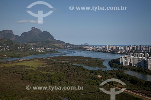  Assunto: Foto aérea da Lagoa da Tijuca com a Pedra da Gávea ao fundo / Local: Barra da Tijuca - Rio de Janeiro (RJ) - Brasil / Data: 04/2011 