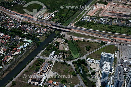  Assunto: Foto aérea do canteiro de obras da duplicação da Avenida das Américas próximo ao Recreio Shopping / Local: Recreio dos Bandeirantes - Rio de Janeiro (RJ) - Brasil / Data: 04/2011 