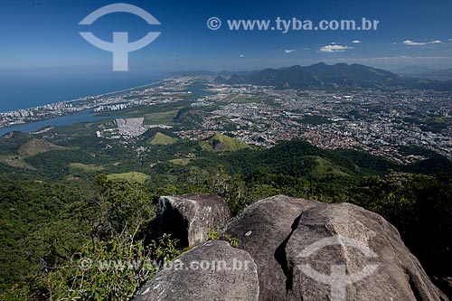  Assunto: Vista da Barra da Tijuca a partir do morro do Bico do Papagaio no Parque Nacional da Tijuca / Local: Tijuca - Rio de Janeiro (RJ) - Brasil / Data: 05/2013 