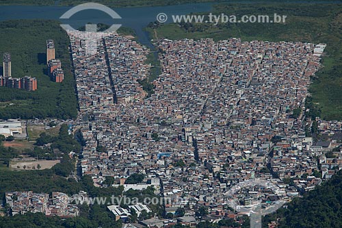  Assunto: Foto aérea da Favela de Rio das Pedras com a Lagoa de Camorim ao fundo / Local: Jacarepaguá - Rio de Janeiro (RJ) - Brasil / Data: 05/2013 