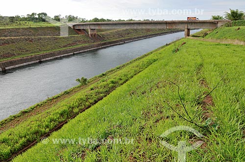  Assunto: Canal Deoclécio Bispo dos Santos - Canal que faz a ligação do Rio Tietê e Rio Paraná e é utilizado pelas embarcações no transporte fluvial  / Local: Pereira Barreto - São Paulo (SP) - Brasil / Data: 10/2013 