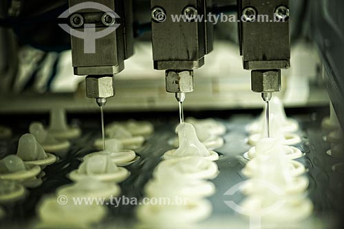  Assunto: Produção de preservativos com látex natural - Nátex / Local: Xapuri - Acre (AC) - Brasil / Data: 05/2013 