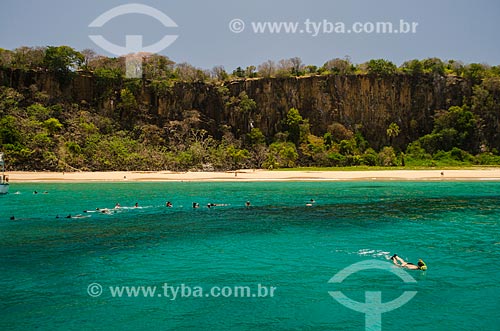  Assunto: Turistas mergulhando na Praia do Sancho / Local: Arquipélago de Fernando de Noronha - Pernambuco (PE) - Brasil / Data: 10/2013 