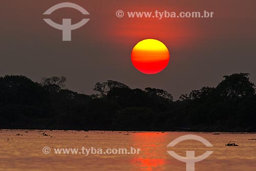  Assunto: Pôr do sol no Rio Cuiabá / Local: Mato Grosso (MT) - Brasil / Data: 10/2012 